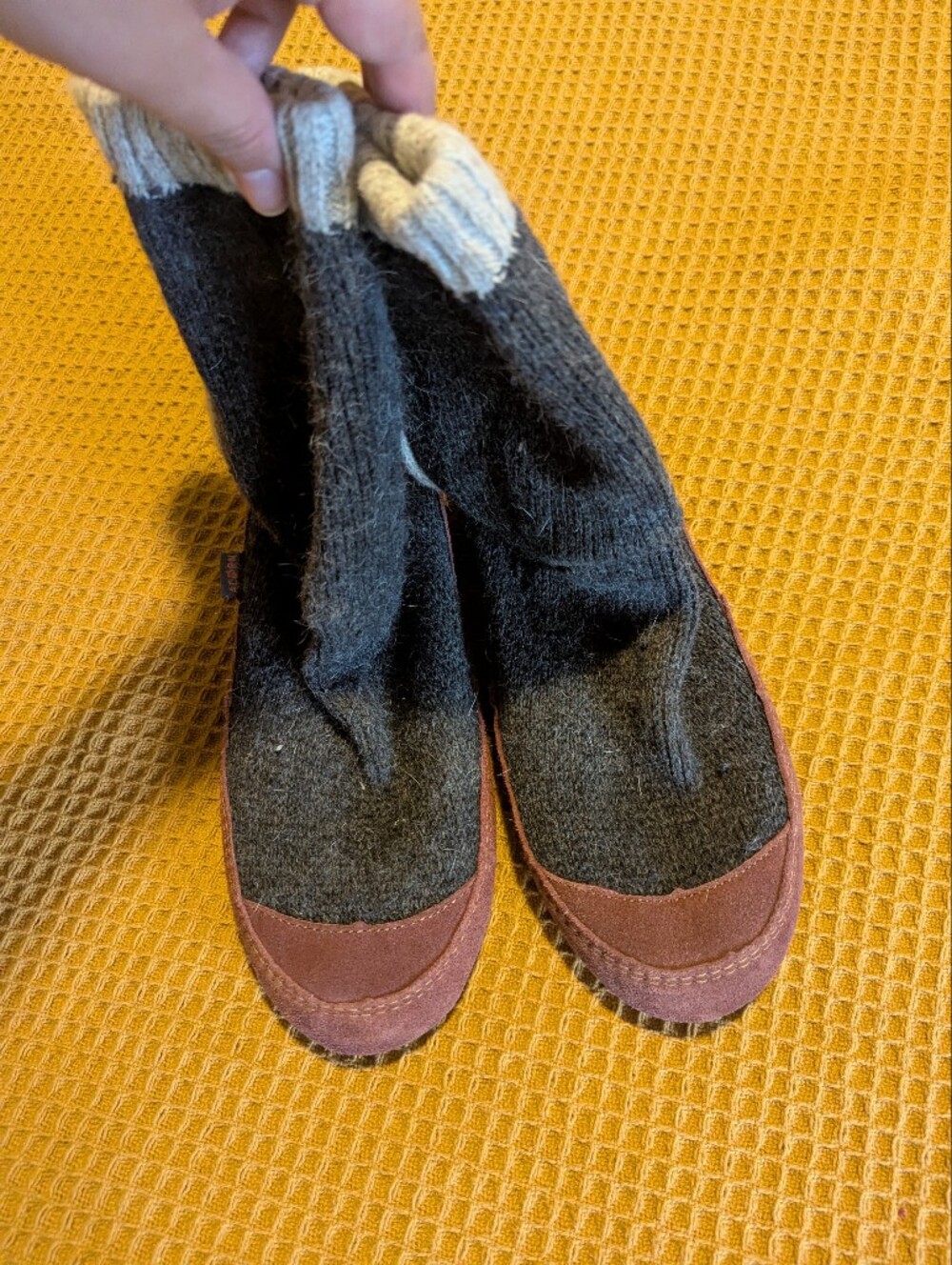 Acorn Slipper Sock Charcoal Wool Blend Suede Bootie Slippers 9, 10